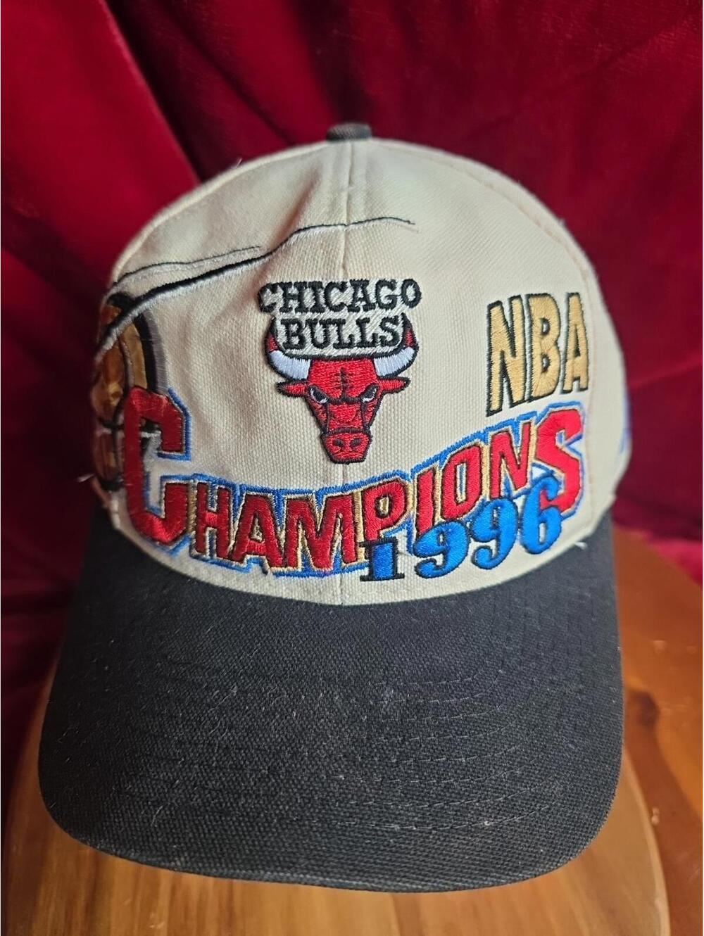 Vintage NBA Chicago Bulls 1996 Champions Logo Athletic White Snapback Hat Cap